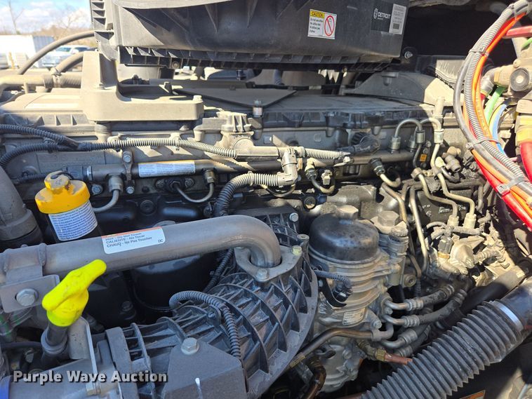 image for item EI4145 2021 Freightliner Cascadia semi truck