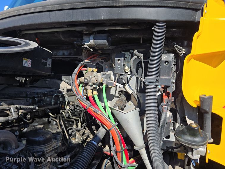 image for item EI4145 2021 Freightliner Cascadia semi truck