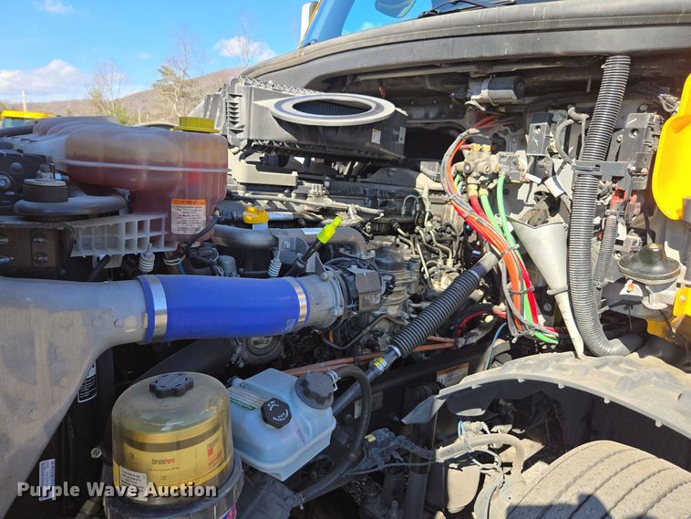 image for item EI4145 2021 Freightliner Cascadia semi truck