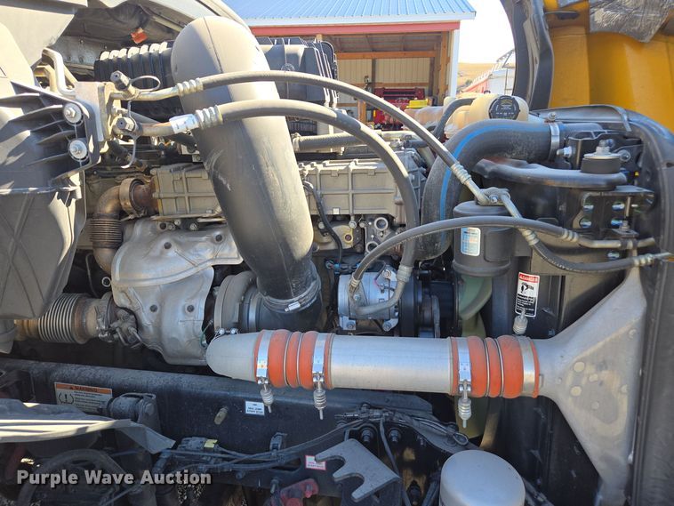 image for item EI4145 2021 Freightliner Cascadia semi truck