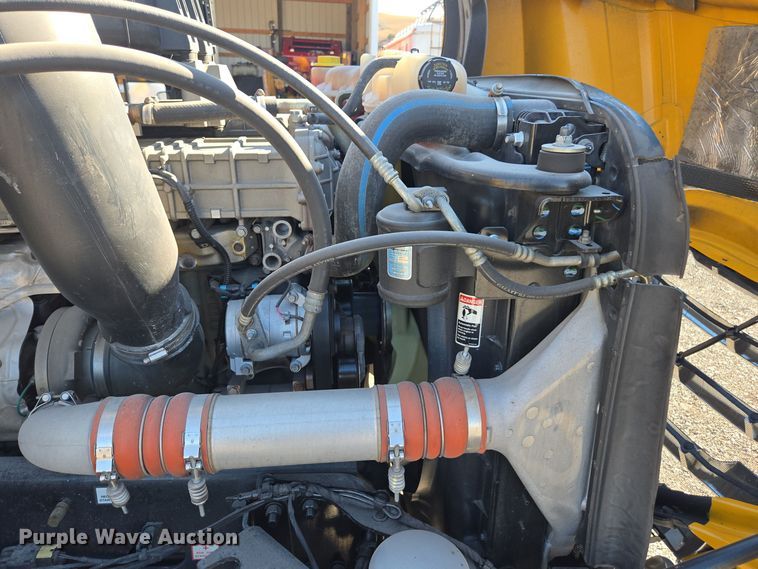 image for item EI4145 2021 Freightliner Cascadia semi truck