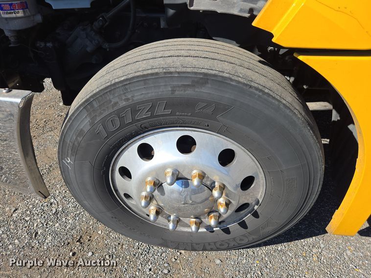 image for item EI4145 2021 Freightliner Cascadia semi truck