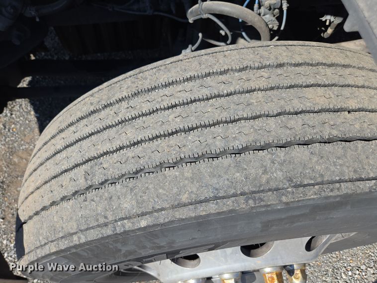 image for item EI4145 2021 Freightliner Cascadia semi truck