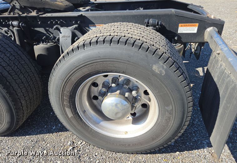 image for item EI4145 2021 Freightliner Cascadia semi truck