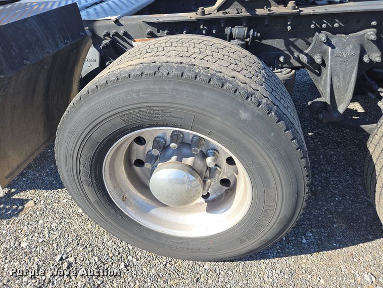 image for item EI4145 2021 Freightliner Cascadia semi truck