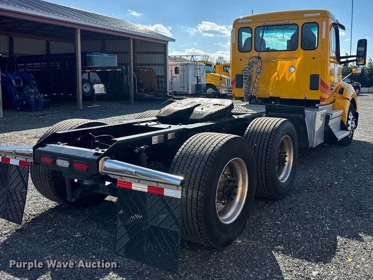 image for item EI4146 2021 Kenworth T680 semi truck