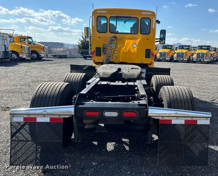 image for item EI4146 2021 Kenworth T680 semi truck