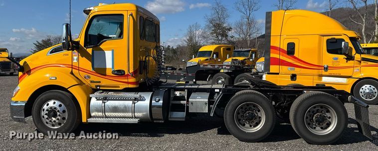 image for item EI4146 2021 Kenworth T680 semi truck