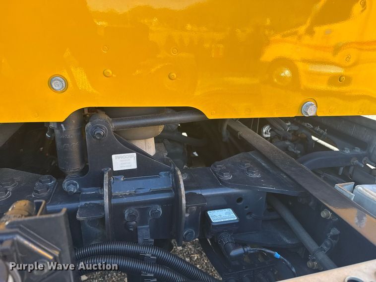 image for item EI4146 2021 Kenworth T680 semi truck