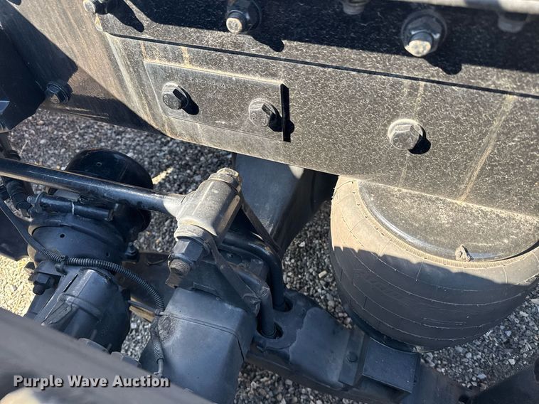 image for item EI4146 2021 Kenworth T680 semi truck