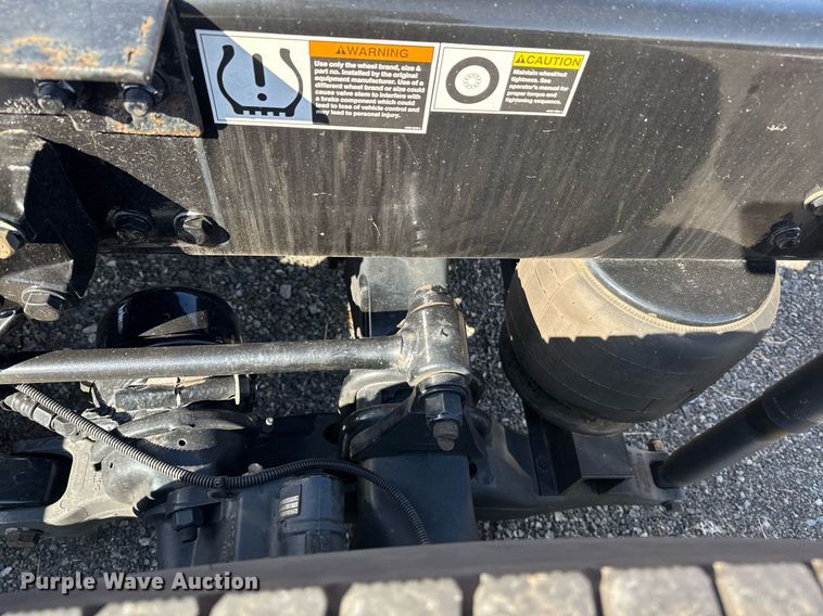 image for item EI4146 2021 Kenworth T680 semi truck