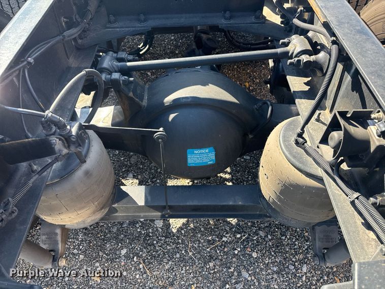 image for item EI4146 2021 Kenworth T680 semi truck