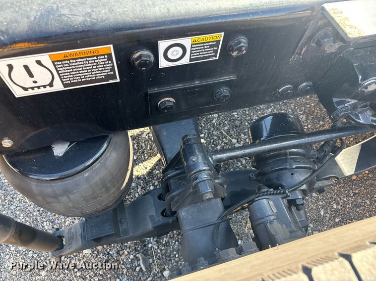 image for item EI4146 2021 Kenworth T680 semi truck