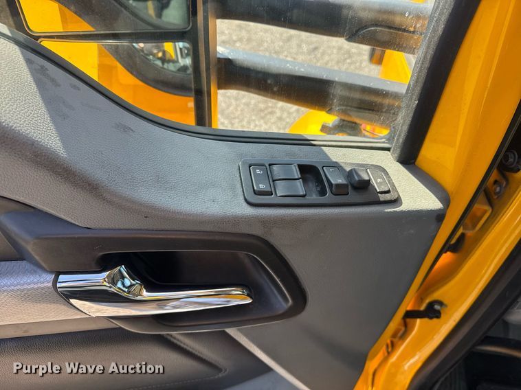 image for item EI4146 2021 Kenworth T680 semi truck