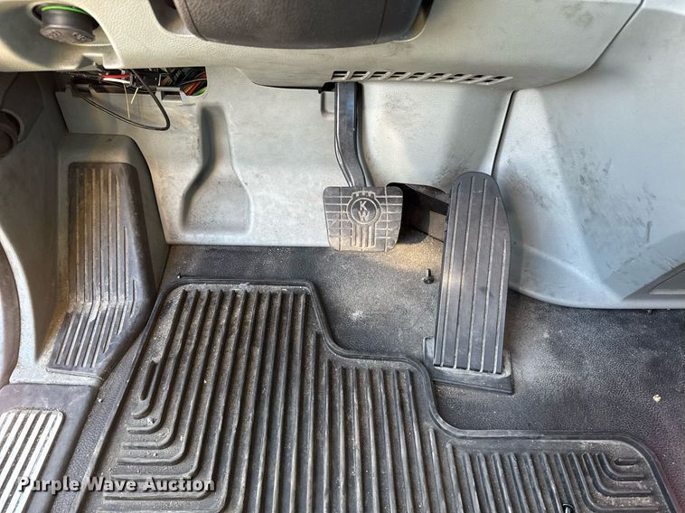 image for item EI4146 2021 Kenworth T680 semi truck