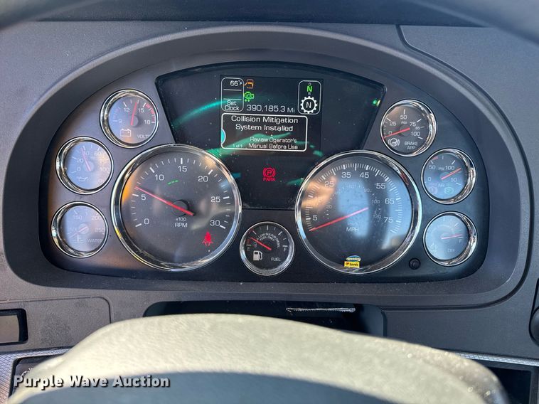 image for item EI4146 2021 Kenworth T680 semi truck