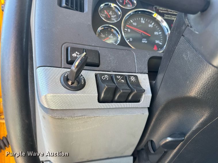 image for item EI4146 2021 Kenworth T680 semi truck