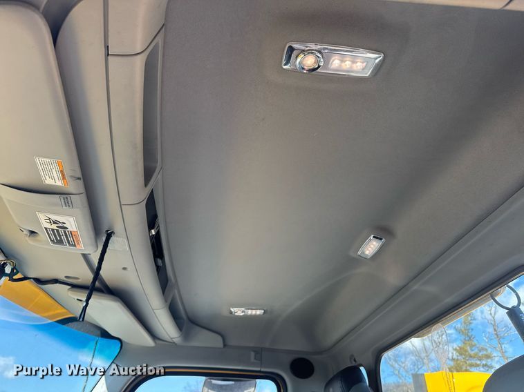 image for item EI4146 2021 Kenworth T680 semi truck