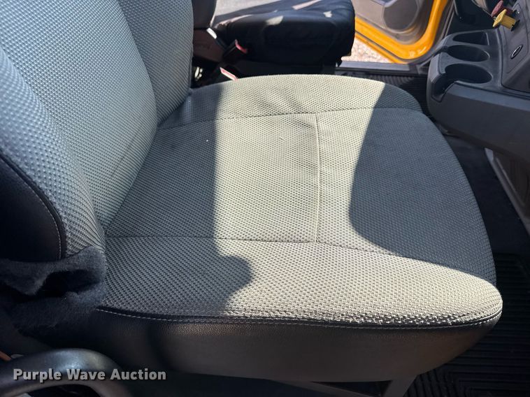 image for item EI4146 2021 Kenworth T680 semi truck