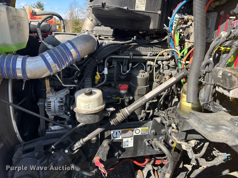 image for item EI4146 2021 Kenworth T680 semi truck