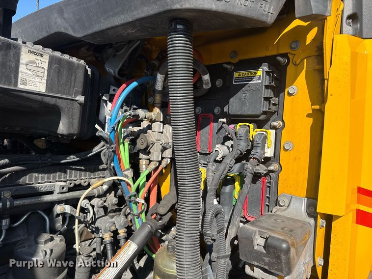 image for item EI4146 2021 Kenworth T680 semi truck