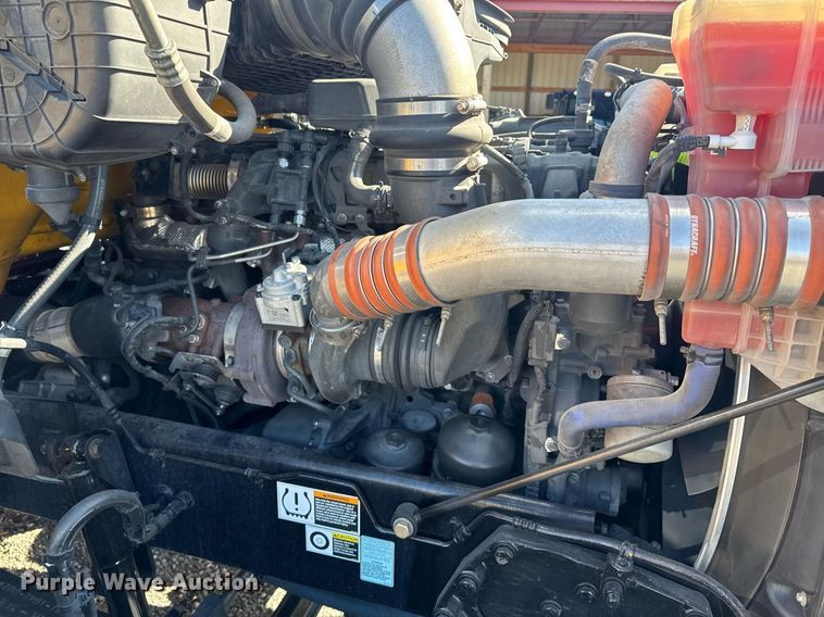 image for item EI4146 2021 Kenworth T680 semi truck