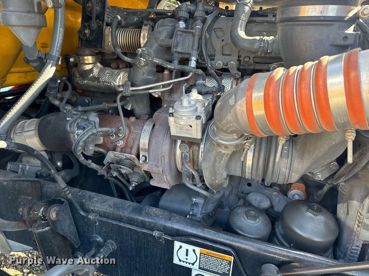 image for item EI4146 2021 Kenworth T680 semi truck