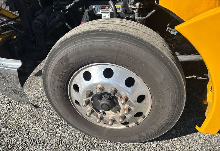 image for item EI4146 2021 Kenworth T680 semi truck