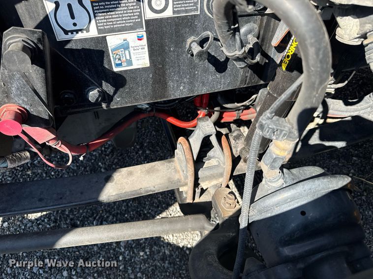 image for item EI4146 2021 Kenworth T680 semi truck