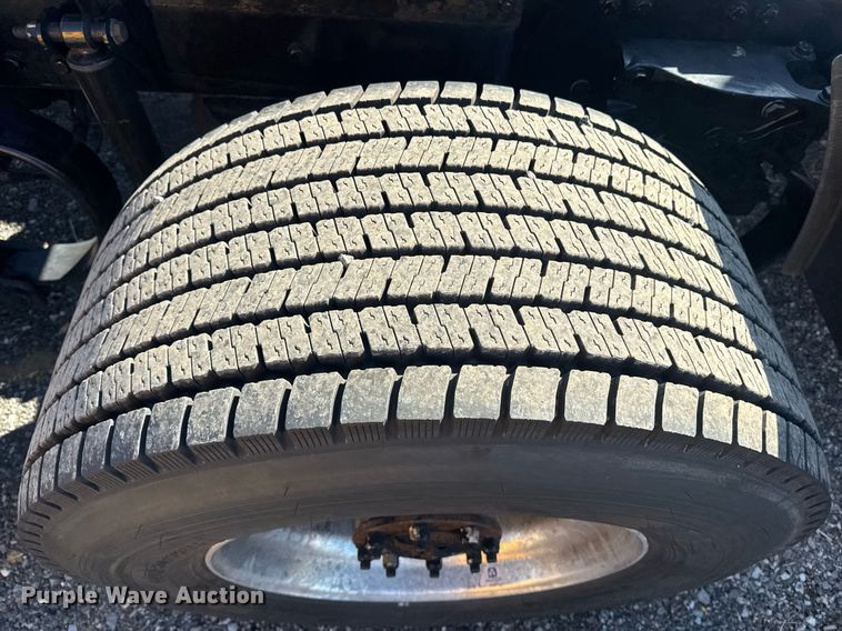 image for item EI4146 2021 Kenworth T680 semi truck