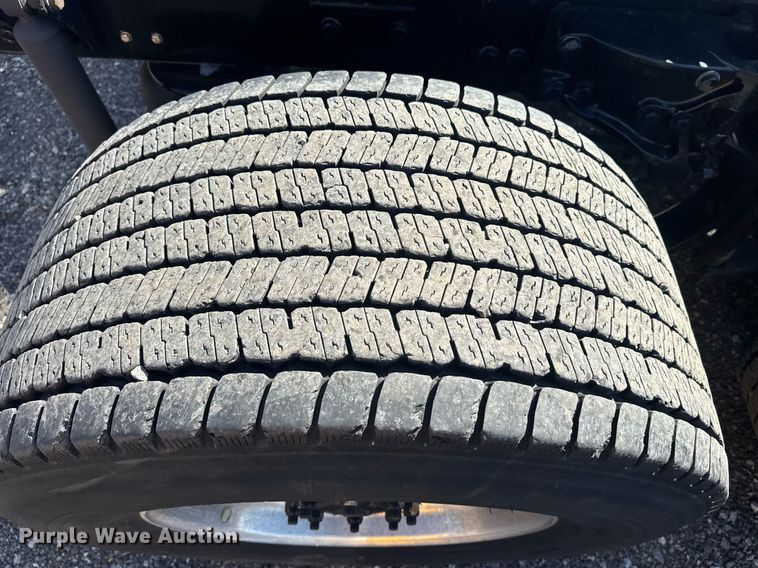 image for item EI4146 2021 Kenworth T680 semi truck