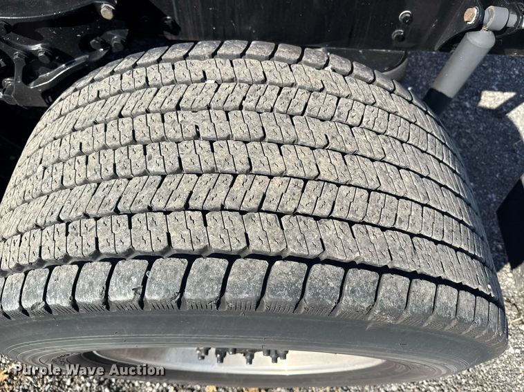 image for item EI4146 2021 Kenworth T680 semi truck