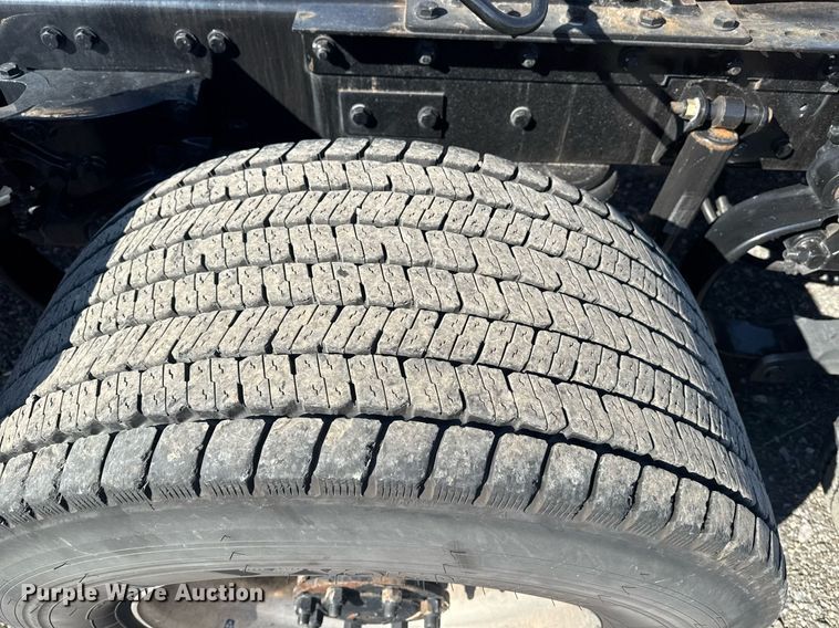 image for item EI4146 2021 Kenworth T680 semi truck