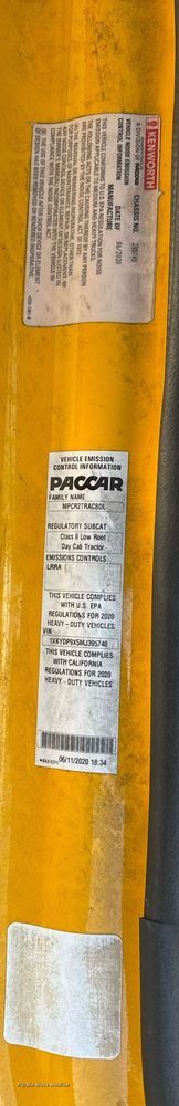 image for item EI4146 2021 Kenworth T680 semi truck