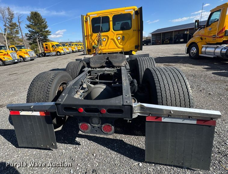 image for item EI4147 2021 Freightliner Cascadia semi truck