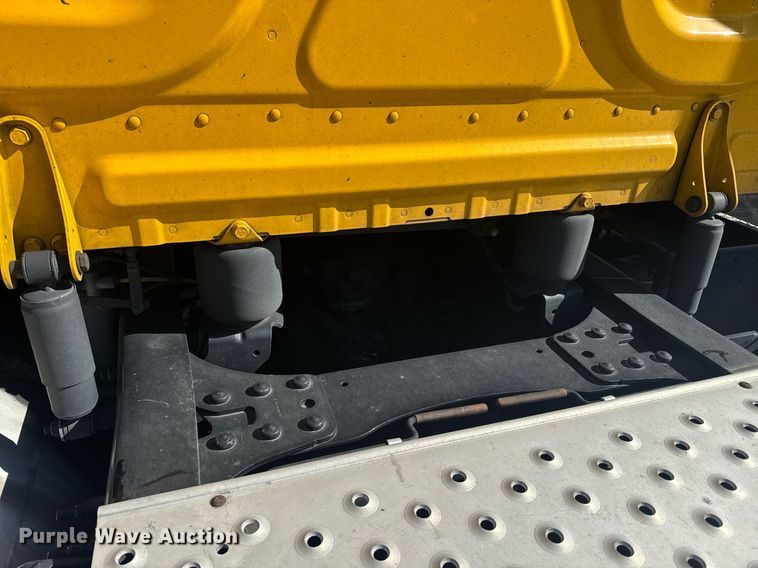 image for item EI4147 2021 Freightliner Cascadia semi truck