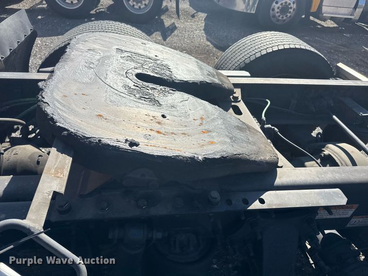 image for item EI4147 2021 Freightliner Cascadia semi truck