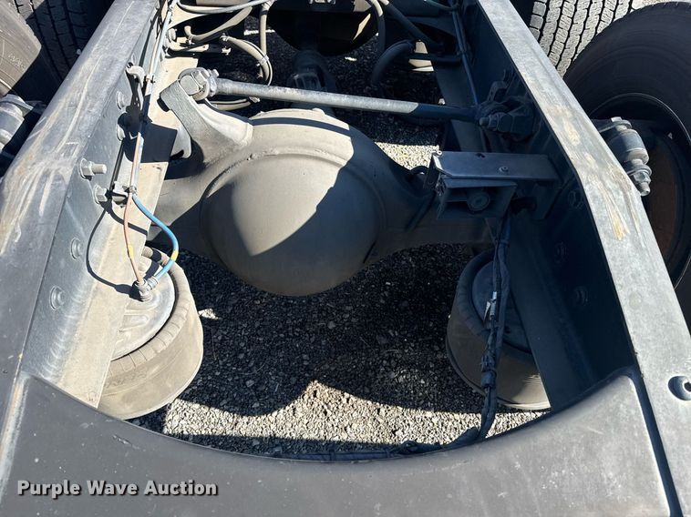 image for item EI4147 2021 Freightliner Cascadia semi truck