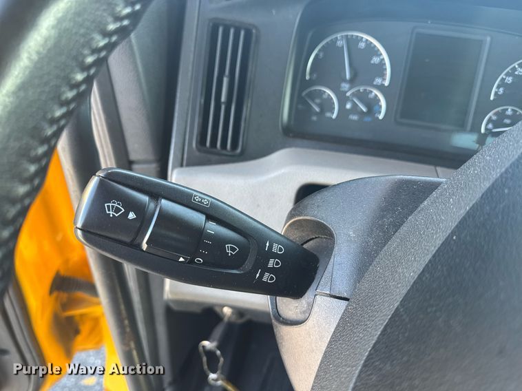 image for item EI4147 2021 Freightliner Cascadia semi truck