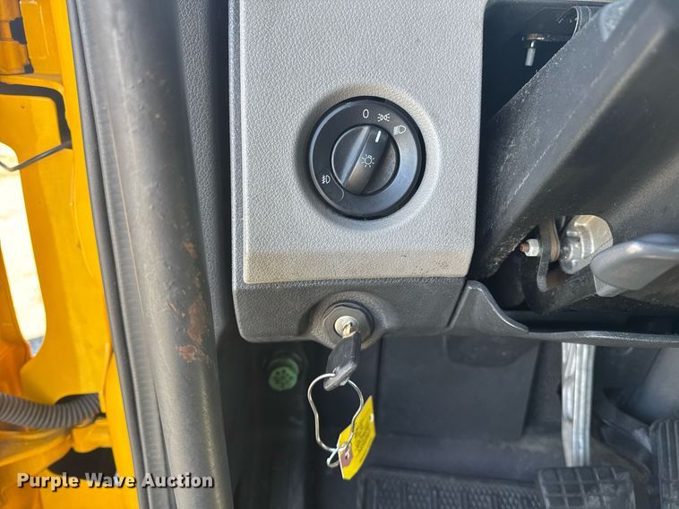 image for item EI4147 2021 Freightliner Cascadia semi truck