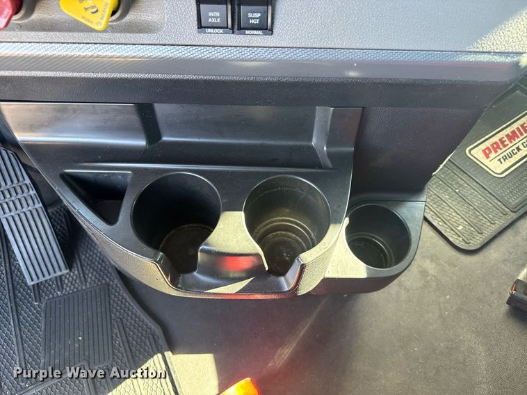 image for item EI4147 2021 Freightliner Cascadia semi truck