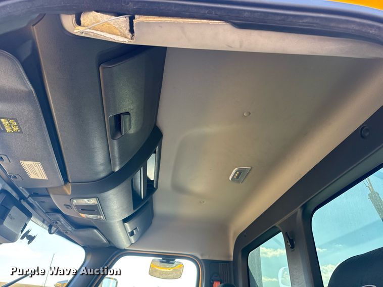 image for item EI4147 2021 Freightliner Cascadia semi truck