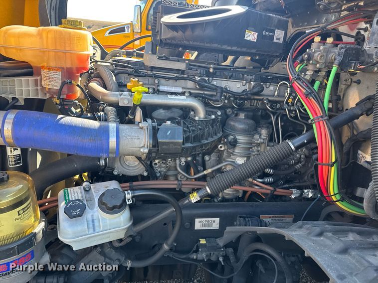 image for item EI4147 2021 Freightliner Cascadia semi truck