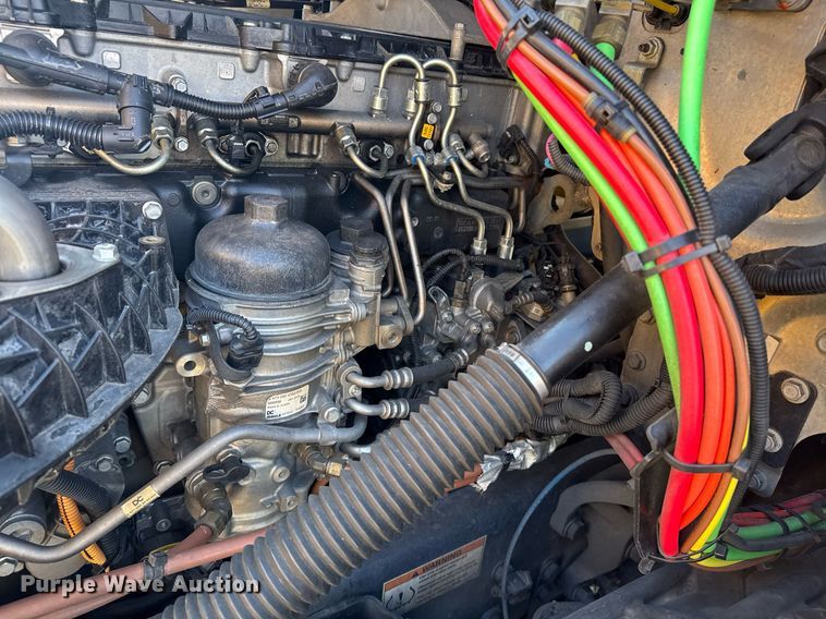 image for item EI4147 2021 Freightliner Cascadia semi truck