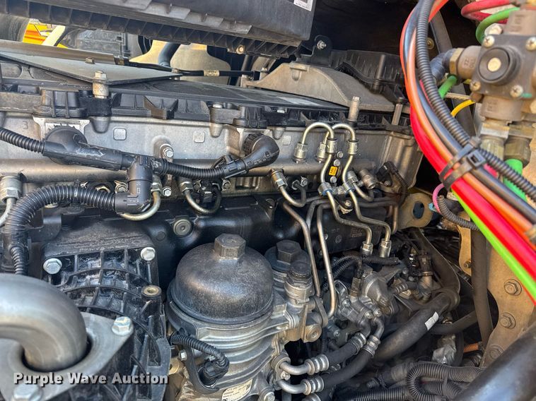 image for item EI4147 2021 Freightliner Cascadia semi truck