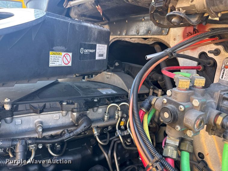 image for item EI4147 2021 Freightliner Cascadia semi truck