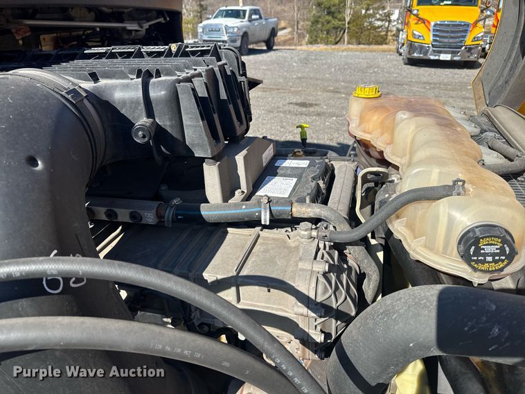 image for item EI4147 2021 Freightliner Cascadia semi truck