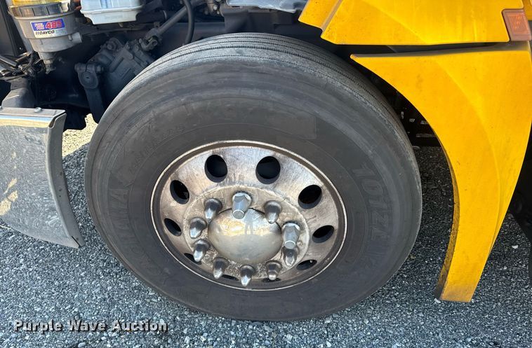 image for item EI4147 2021 Freightliner Cascadia semi truck