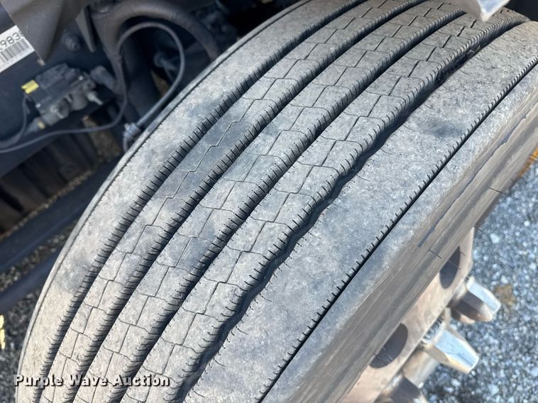 image for item EI4147 2021 Freightliner Cascadia semi truck