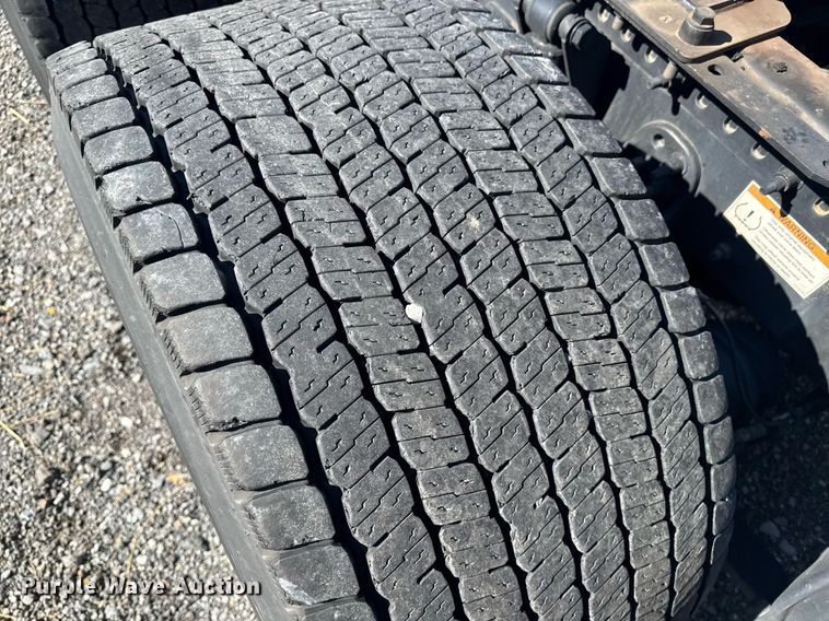 image for item EI4147 2021 Freightliner Cascadia semi truck